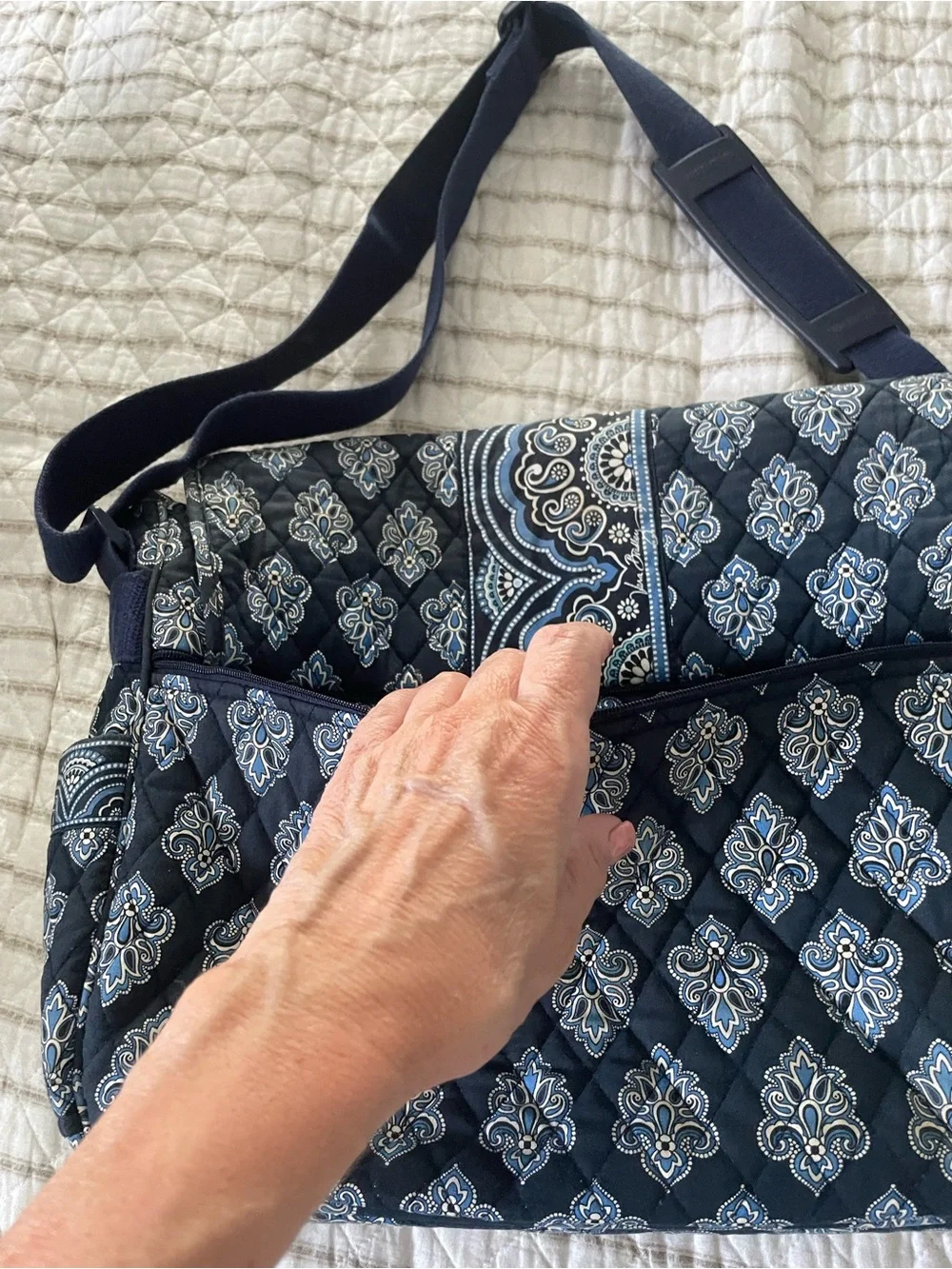 Vera Bradley Quilted Navy Paisley-Accent Messenger Computer Laptop Bag.